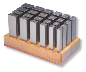 Parallelunterlagen-Sätze ULTRA active im Holzständer stehend Stahl gehärtet Parallelunterlagen-Sätze ULTRA active im Holzständer stehend Stahl gehärtet